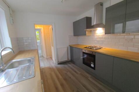 4 Bedroom House in CF24 4AL