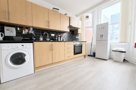 5 Bedroom House in TS1 3AA