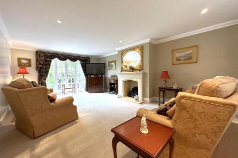 Dual-Aspect Living Room 295