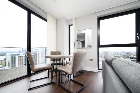 A 1-bedroom apartment located on the west bank of the River Lea and adjacent to the East India Docks. This stunning residence offers exceptional views and high-end interiors. Enjoy direct access from