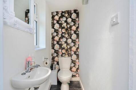 Downstairs toilet Dean EweMove Cheam and Sutton