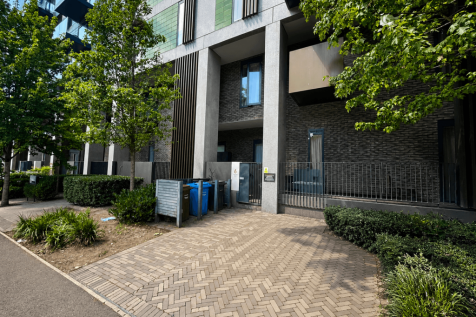 Three Bedroom Town House FOR RENT.