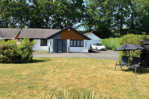 3 bed detached bungalow for sale Paddock Close, S