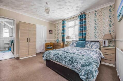 250 Havant Road, Hayling Island-Small-PorticoMarke