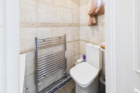 CAM04233G0-PR0025-STILL003