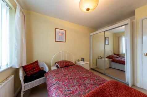 14 Trafalgar Close-026.JPG