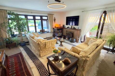 Living Room 1.jpg