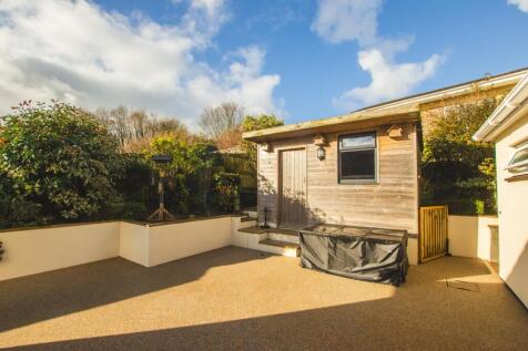 18 Lanhydrock View TPS Bodmin 01208 74182-24