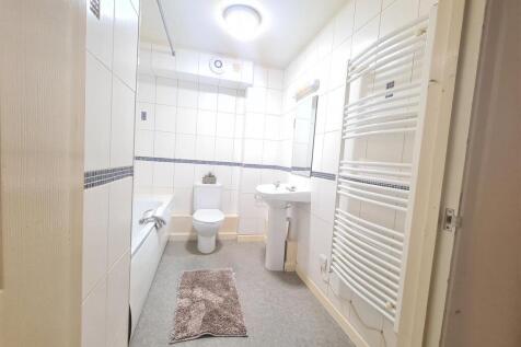 Main Bathroom.jpg