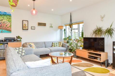 Lounge/ Kitchen