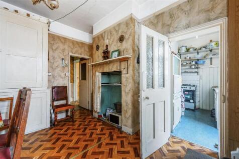 18 Buxton Gardens-5.jpg