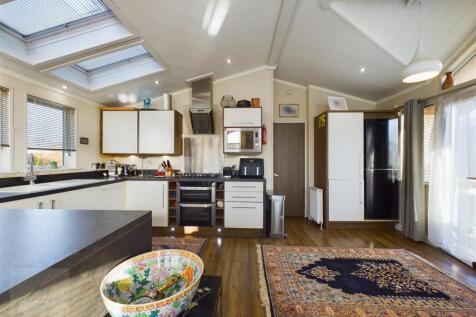 Kitchen / Dining