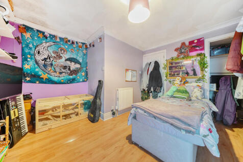 1384993-9-6932b89...