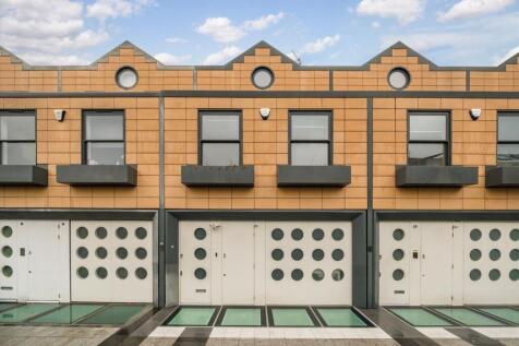 4 Bedroom Flat in W5 5BD