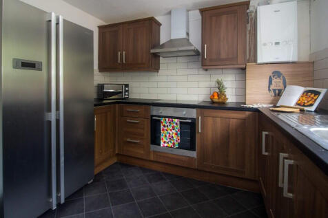 25 bed, 8 bath Town House in Manchester - Photo 3