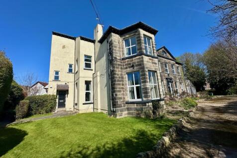 Duplex apartment | Private entrance | Two bathrooms | Off street parking | Communal gardens | Close to the centre of Chapel Allerton | Furnished | Deposit Free Option Available