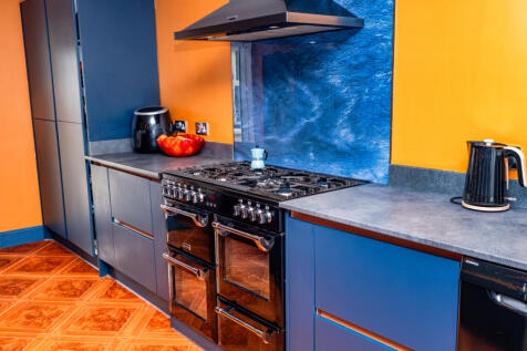 5 bed, 5 bath Detached in Glasgow - Photo 15
