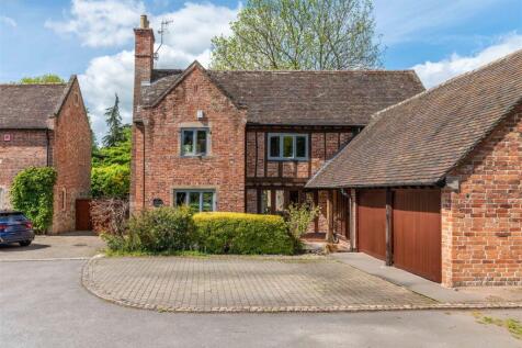 Double Garage / Driveway