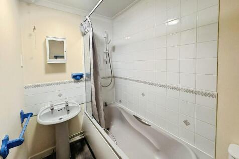 0062875d-Bathroom