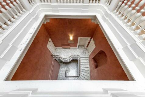6 bed, 6 bath House in London - Photo 9