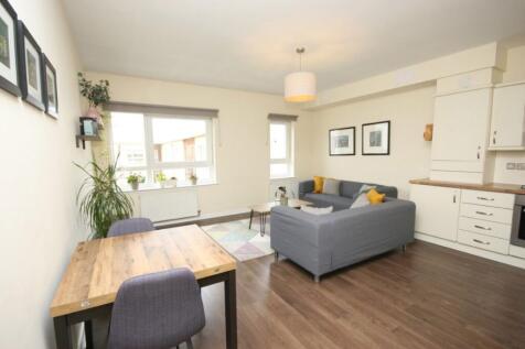 Excellent two bedroom, furnished property in a lovely development in Chesser, near Slateford. This 2nd floor property would ideally suit a professional couple, individual or small family. Internally t