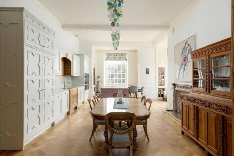 6 bed, 4 bath Detached in Edinburgh - Photo 4