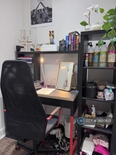 All Rooms Have Upgraded Desk&#39;s And Chair&#39;s