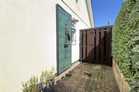 Outside Hot &amp; Cold Shower