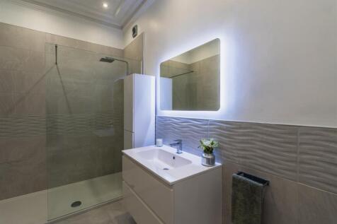 Master En-Suite Shower Room
