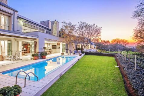 Sparkling pool and deck