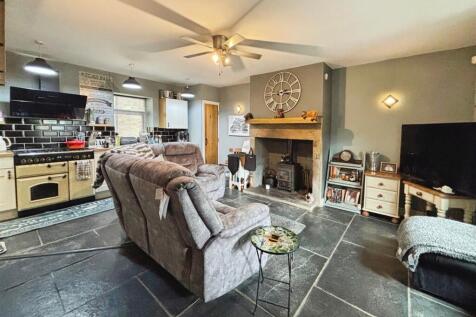 Kitchen/Living Area