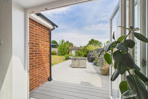 CAM03218G0-PR0694-STILL021