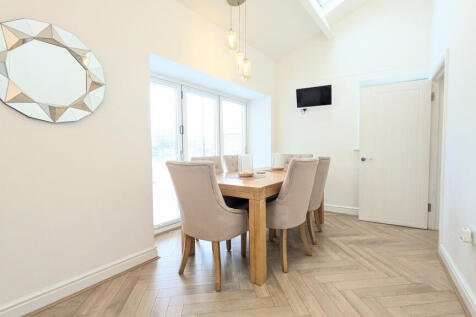 PXL_20251127_110010281.MP~2