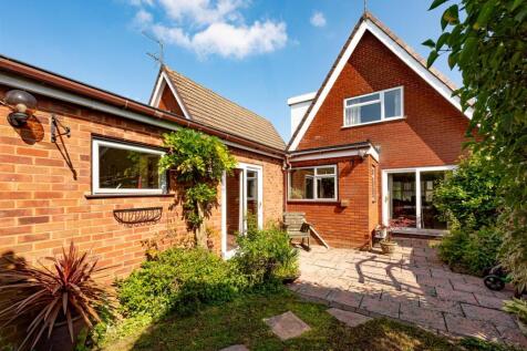 20 Chestnut Drive-rear.jpg