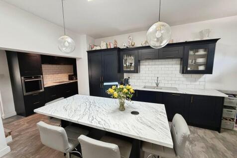 Kitchen/Breakfast...