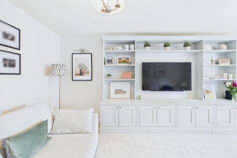 CAM03162G0-PR0107-STILL016