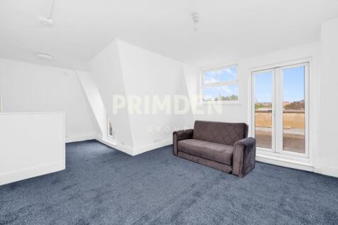 A fantastic one double bedroom top floor flat with terrace located in Kentish Town. Bright and airy throughout, the accommodation comprises kitchen, semi open plan reception, good size double bedroom,