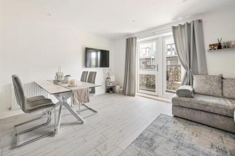 Shingly Place, E4