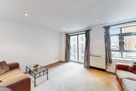 Available late August 2026, a fantastic apartment in this quiet portered building on the edge of the City of London. Residents in the building benefit from morning concierge service and there is a lif