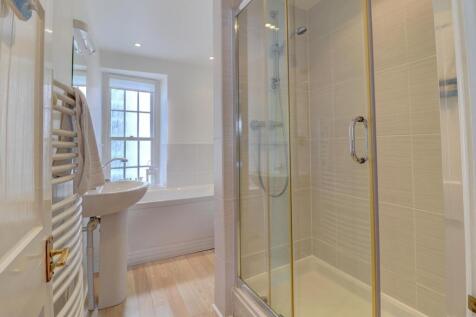 Bedroom 2 en suite.jpg