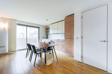 ZERO DEPOSIT AVAILABLE. LONG LET. Set on the 3rd floor, a 1 bed flat benefits from calming interiors with a modern finish. An open plan reception is well complemented by sleek fittings and a Private B
