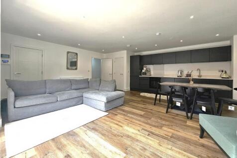 A modern and well-presented three-bedroom townhouse, located in the popular Lower Brunswick area of Leeds, benefiting from an allocated parking space.
Ideally positioned, the property provides easy ac