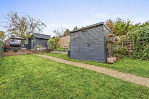 199 Totteridge Rd, HP13 7LE-16.jpg