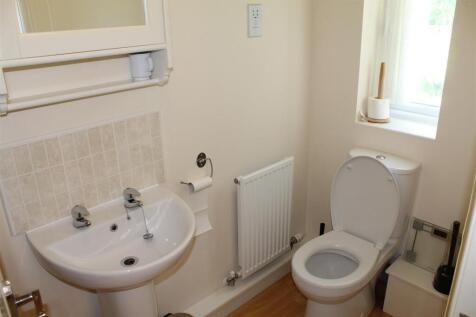 37 Wharton Cres ENSUITE.JPG
