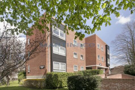 ** AVAILABLE NOW * LOCATED MOMENTS FROM WANSTEAD HIGH STREET & SNARESBROOK STATION * UNFURNISHED * KITCHEN WITH APPLIANCES * SPACIOUS LIVING ROOM * BEDROOMS WITH WARDROBES * GCH & D/G WITH WOOD FLOORI