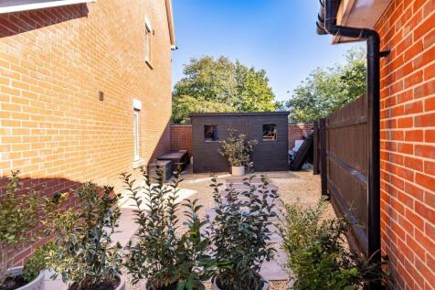 1 Boleyn Row (29).jpg