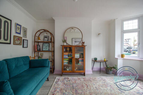 Sitting room to frontage