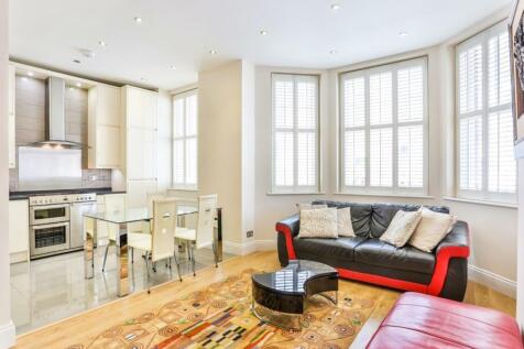 *SUITABLE FOR SHARERS* *HMO LICENSE AVAILABLE* A very bright and spacious four double bedroom apartment situated on the Raised Ground Floor of this well maintained potered, purpose-built mansion build