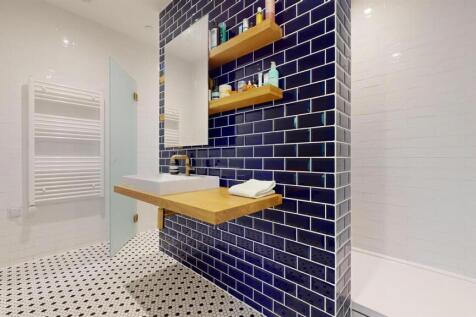 London City Island-Spacious new bathroom For Sale 