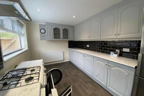 3 Bedroom Terraced in SK5 8LF